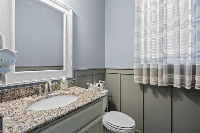 621 Wood Nymph LN, Chesapeake, VA 23323