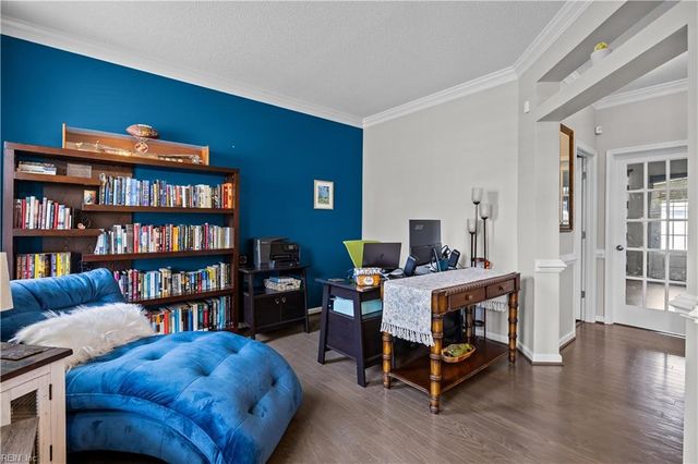 621 Wood Nymph LN, Chesapeake, VA 23323