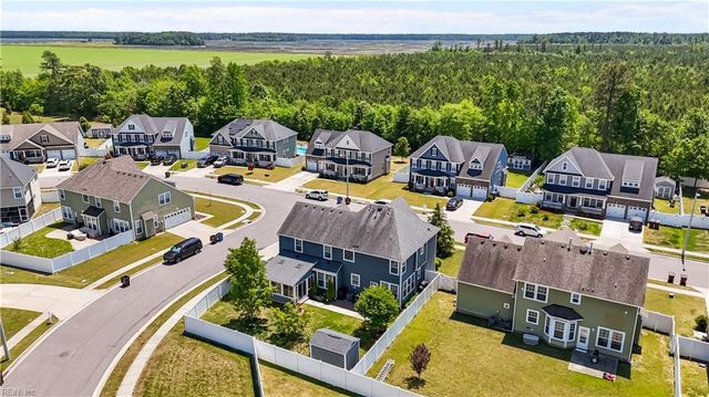 621 Wood Nymph LN, Chesapeake, VA 23323
