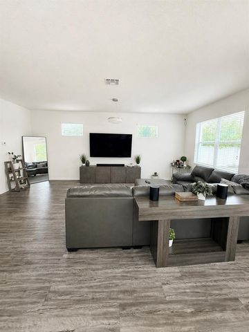 3008 E SLIGH AVENUE, Tampa, FL 33610