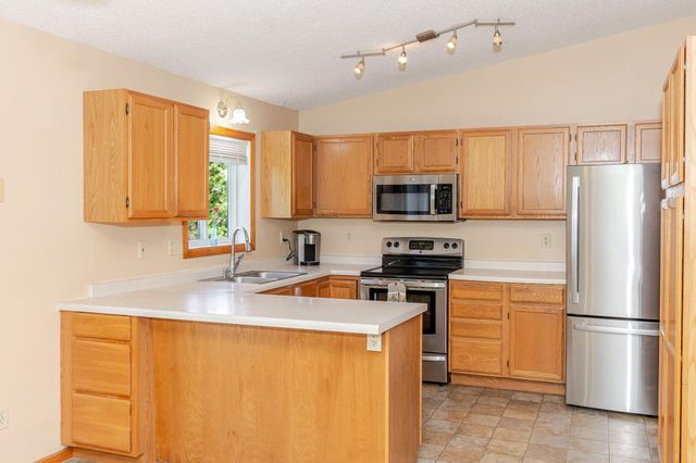 3730 Village Green Circle, Moorhead, MN 56560
