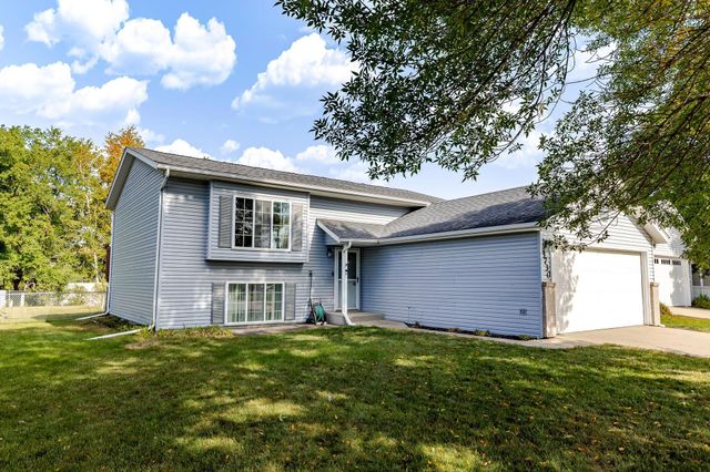 3730 Village Green Circle, Moorhead, MN 56560