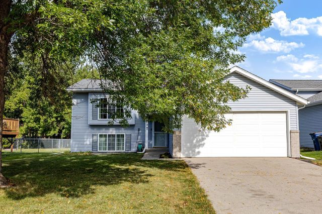 3730 Village Green Circle, Moorhead, MN 56560