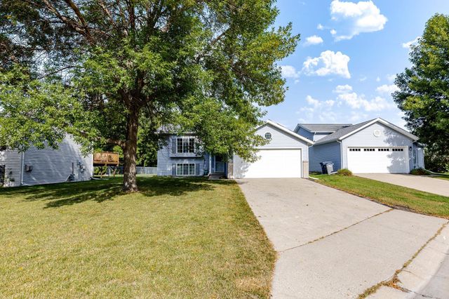 3730 Village Green Circle, Moorhead, MN 56560