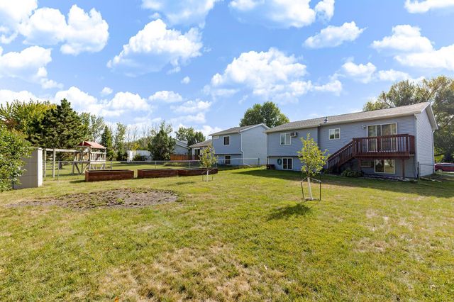 3730 Village Green Circle, Moorhead, MN 56560