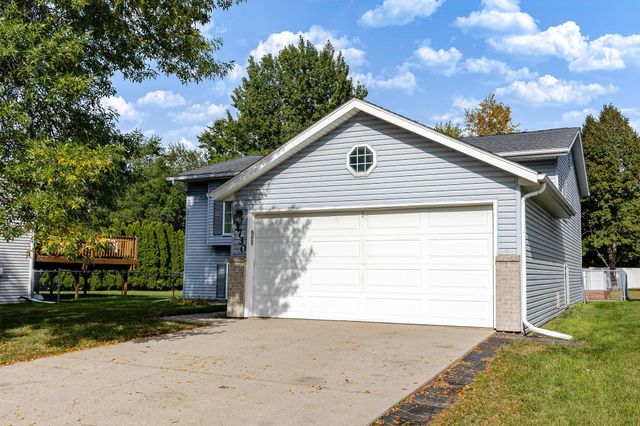 3730 Village Green Circle, Moorhead, MN 56560