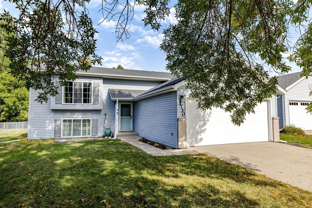 3730 Village Green Circle, Moorhead, MN 56560