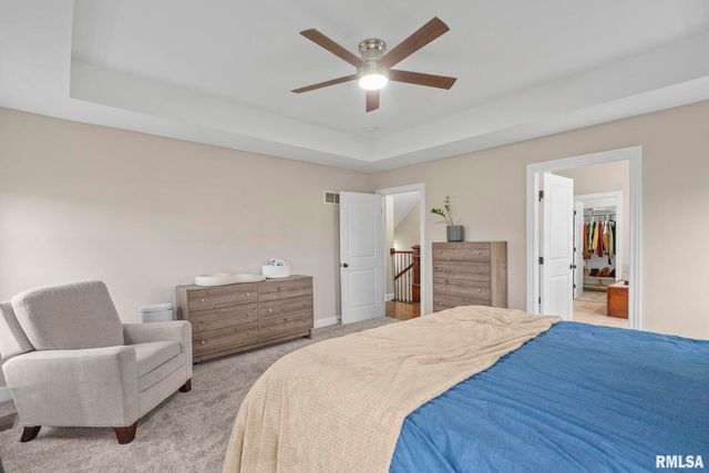 27 Blackstone Cir Circle, Le Claire, IA 52753