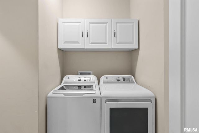 27 Blackstone Cir Circle, Le Claire, IA 52753