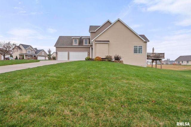 27 Blackstone Cir Circle, Le Claire, IA 52753