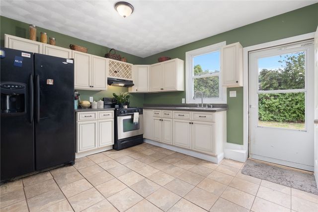 53 Patrick H Quinn Drive, West Warwick, RI 02893