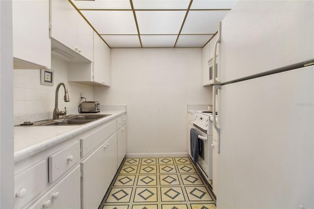 1235 S HIGHLAND AVENUE 5-608, Clearwater, FL 33756