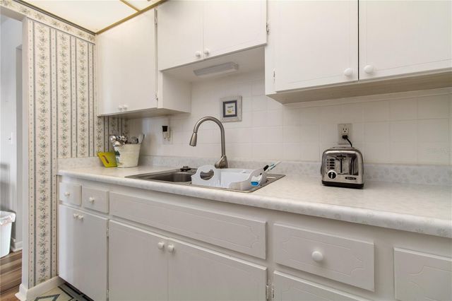 1235 S HIGHLAND AVENUE 5-608, Clearwater, FL 33756