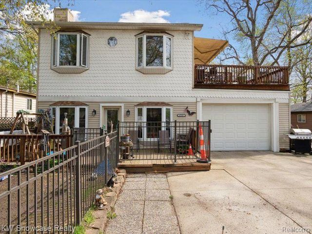 1735 Wickham, Commerce Twp, MI 48382