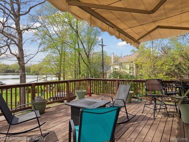 1735 Wickham, Commerce Twp, MI 48382