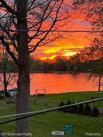 1735 Wickham, Commerce Twp, MI 48382