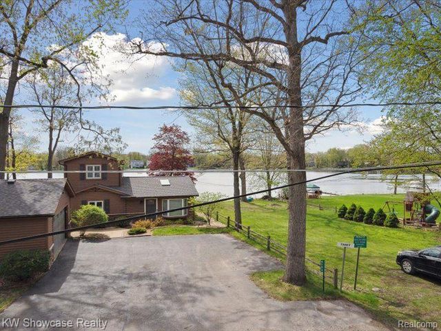 1735 Wickham, Commerce Twp, MI 48382