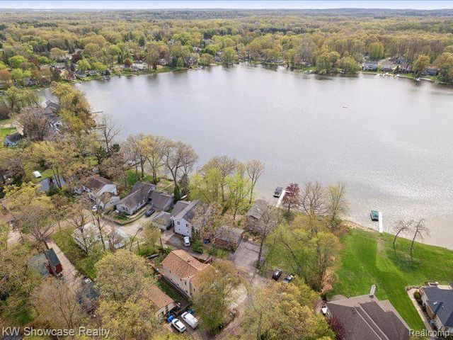 1735 Wickham, Commerce Twp, MI 48382