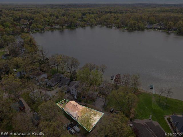 1735 Wickham, Commerce Twp, MI 48382