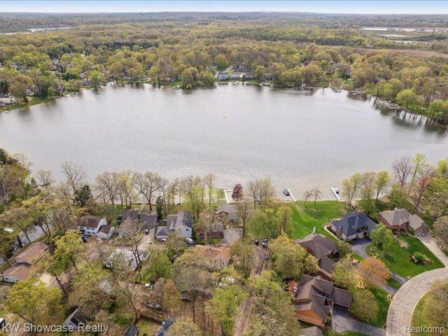 1735 Wickham, Commerce Twp, MI 48382