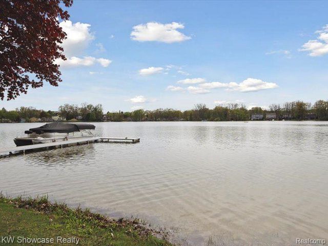 1735 Wickham, Commerce Twp, MI 48382