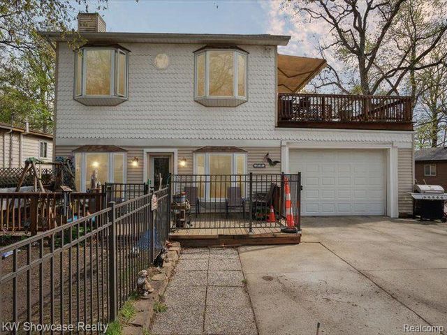 1735 Wickham, Commerce Twp, MI 48382