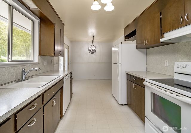 5029 80th Avenue Ct E, Fife, WA 98424