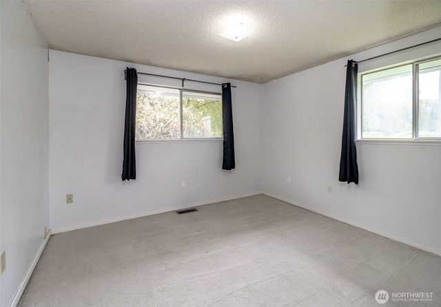 5029 80th Avenue Ct E, Fife, WA 98424