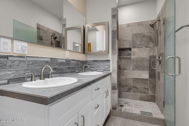 401 N Brown Avenue, Tucson, AZ 85710