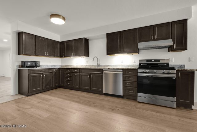 401 N Brown Avenue, Tucson, AZ 85710