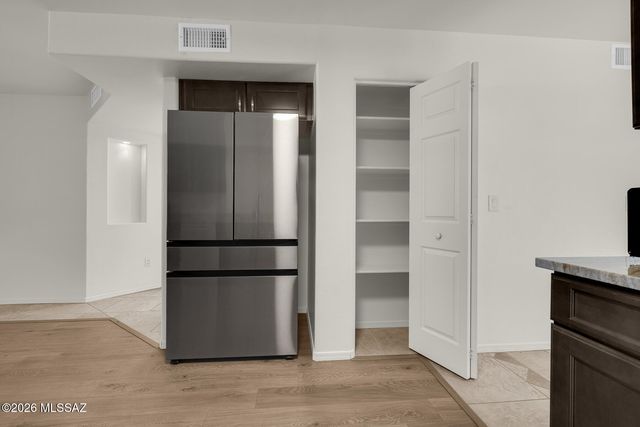 401 N Brown Avenue, Tucson, AZ 85710