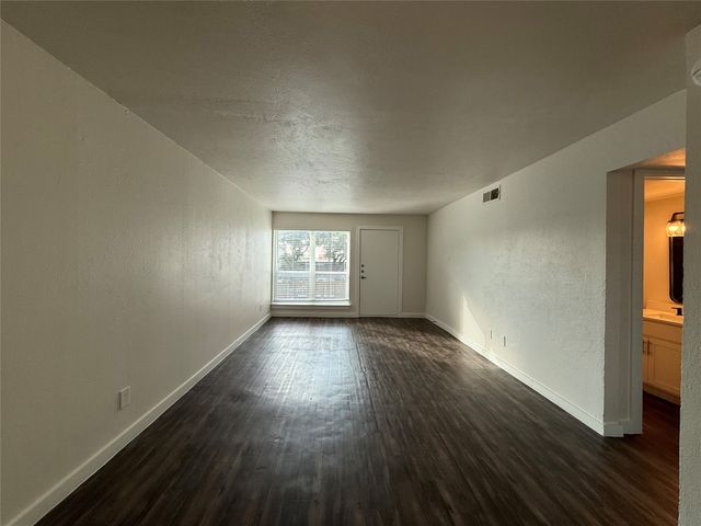 3627 Almazan Drive 209, Dallas, TX 75220