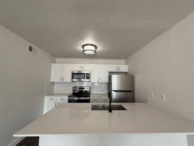 3627 Almazan Drive 209, Dallas, TX 75220