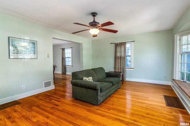 711 W ELM Street, Carbondale, IL 62901