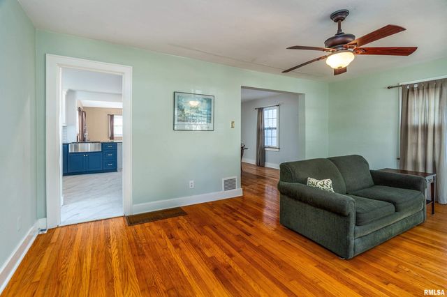 711 W ELM Street, Carbondale, IL 62901