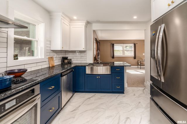 711 W ELM Street, Carbondale, IL 62901