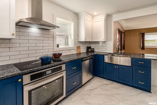 711 W ELM Street, Carbondale, IL 62901