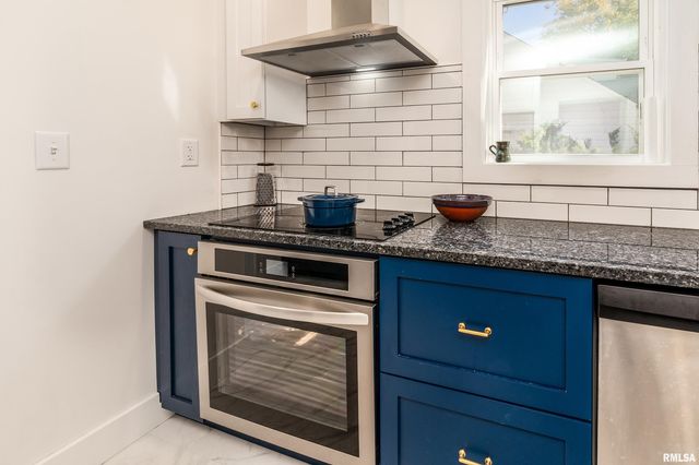 711 W ELM Street, Carbondale, IL 62901