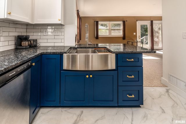 711 W ELM Street, Carbondale, IL 62901