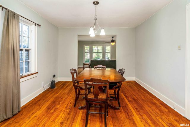 711 W ELM Street, Carbondale, IL 62901