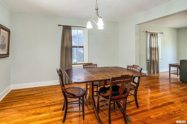 711 W ELM Street, Carbondale, IL 62901