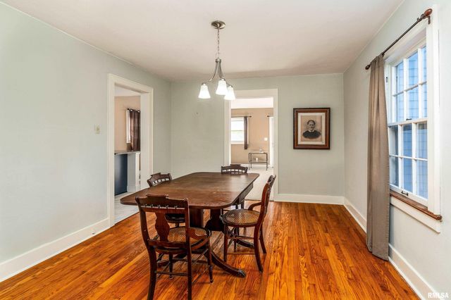 711 W ELM Street, Carbondale, IL 62901