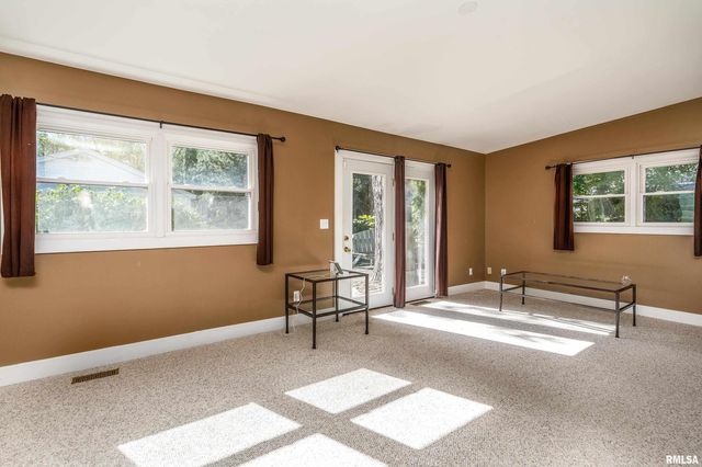 711 W ELM Street, Carbondale, IL 62901