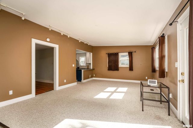 711 W ELM Street, Carbondale, IL 62901