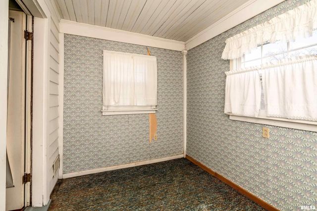 711 W ELM Street, Carbondale, IL 62901