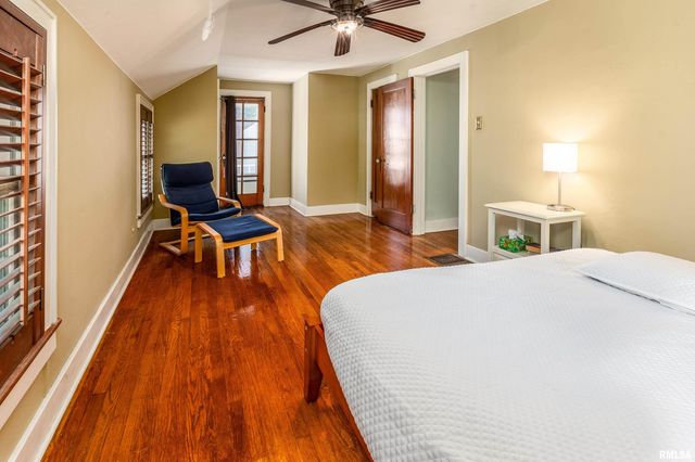 711 W ELM Street, Carbondale, IL 62901