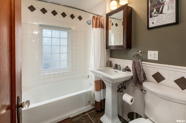 711 W ELM Street, Carbondale, IL 62901