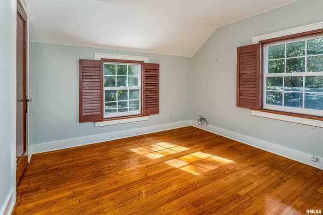 711 W ELM Street, Carbondale, IL 62901