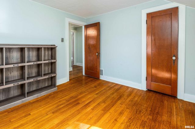 711 W ELM Street, Carbondale, IL 62901