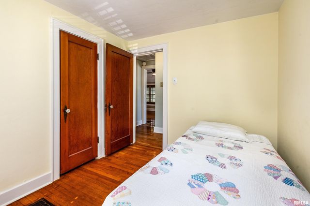 711 W ELM Street, Carbondale, IL 62901